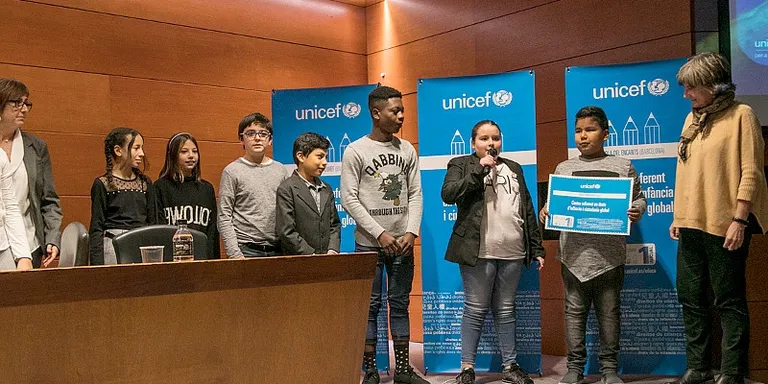 L'escola Teresa Altet recull el reconeixement d'Unicef com a centre referent en Drets de la Infància