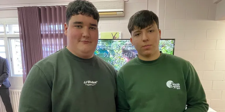 Alumnes de l’EA d’Alfarràs i ESCHOTUR recuperen al camp i a la cuina pomes ancestrals