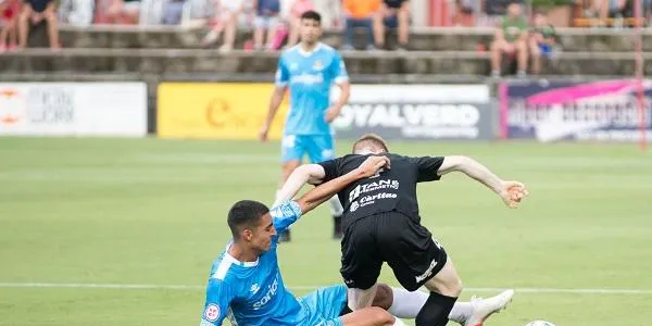 El Nàstic remunta a l’Olot en 6 minuts i suma el tercer triomf de la pretemporada (1-3)