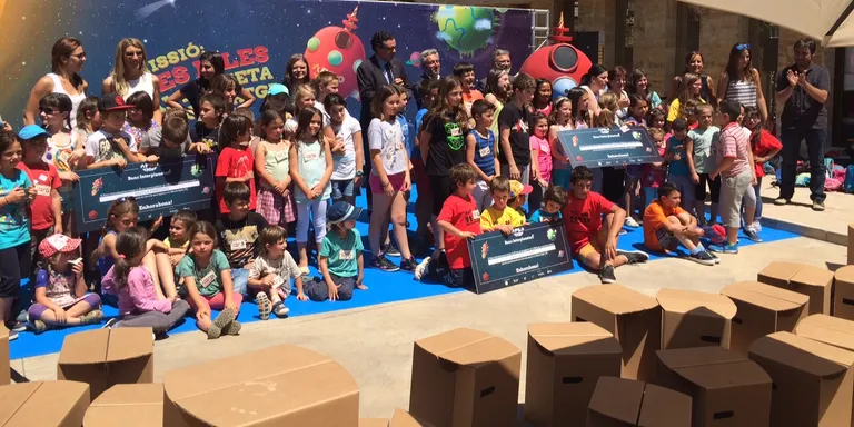 L'escola de Tuixent guanya el premi de recollida de piles usades Apilo XII