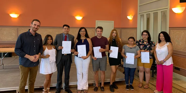 Caldes lliure certificats d'acollida a 12 persones vingudes de 8 països