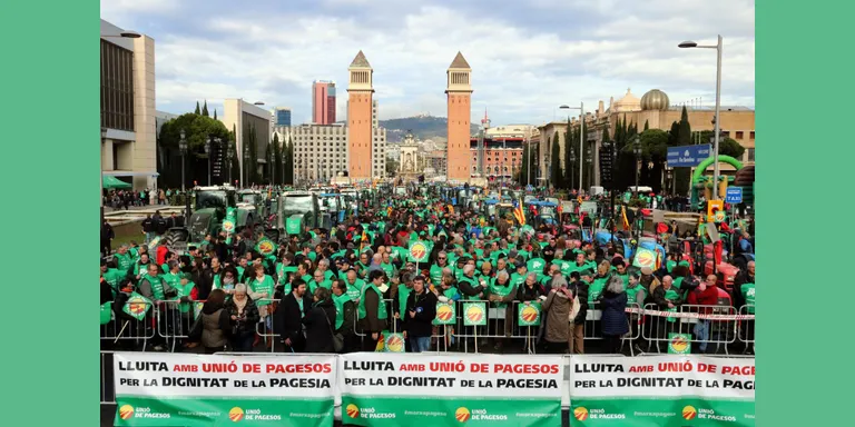 Tractorada històrica a Barcelona per la dignitat de la pagesia