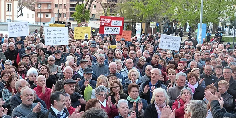 La reivindicació d’unes pensions dignes mou centenars de rubinencs
