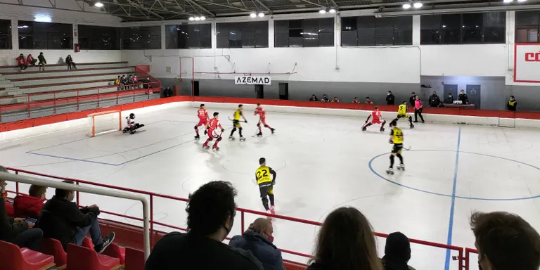 Victòries de l'hoquei i el futbol, i derrotes del futbol sala masculí i el bàsquet