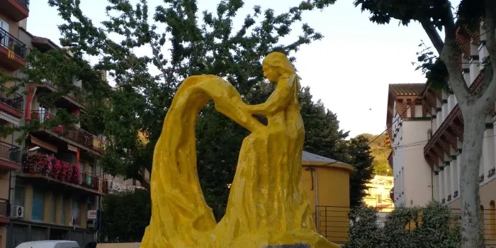 L’Ajuntament d’Arenys de Munt deixarà, de moment, la puntaire de color groc