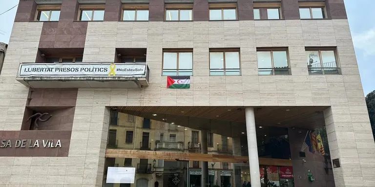 L’Ajuntament de Caldes fa bandera de la solidaritat amb el poble sahrauí