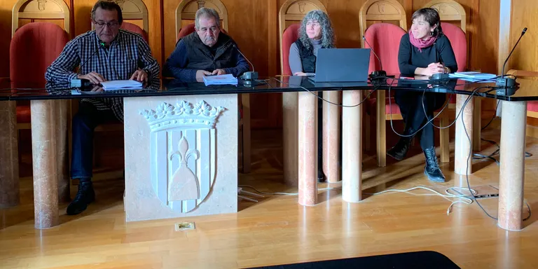 Els centres de primària i secundària del poble valoren la sentència que els obliga a fer una quarta part de les classes en llengua castellana