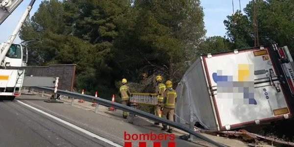 Un accident a l’AP-7 provoca retencions importants fins a Altafulla i afectacions a les carreteres del Baix Gaià