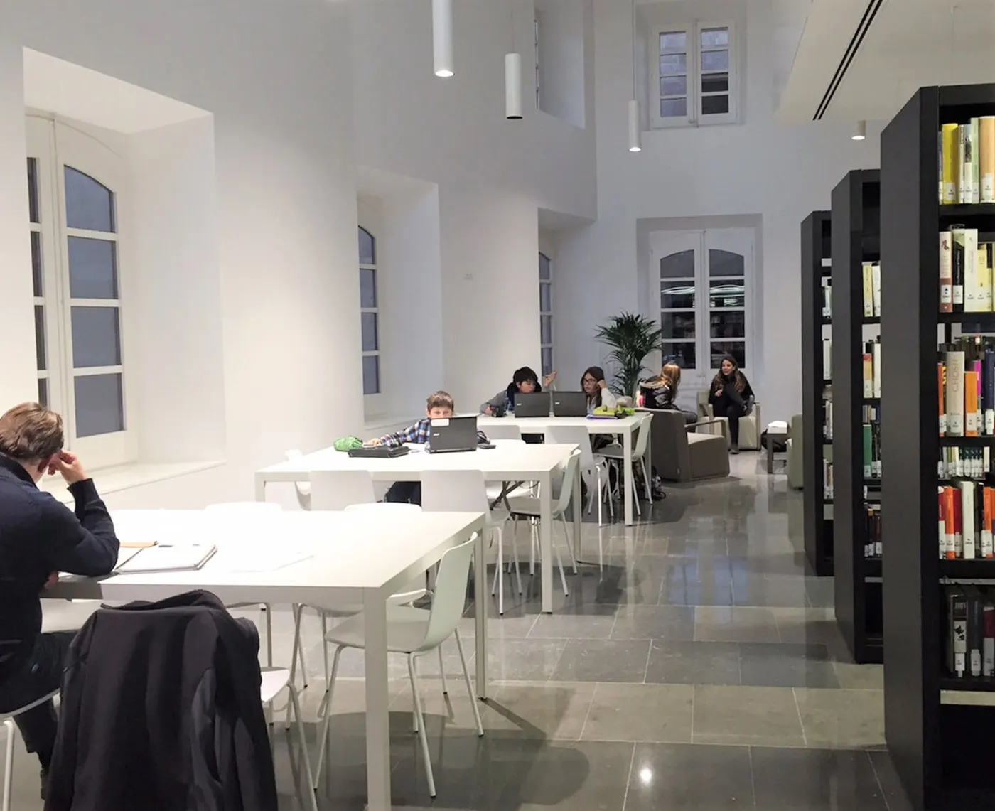 La biblioteca amplia horaris pels exàmens de desembre i gener