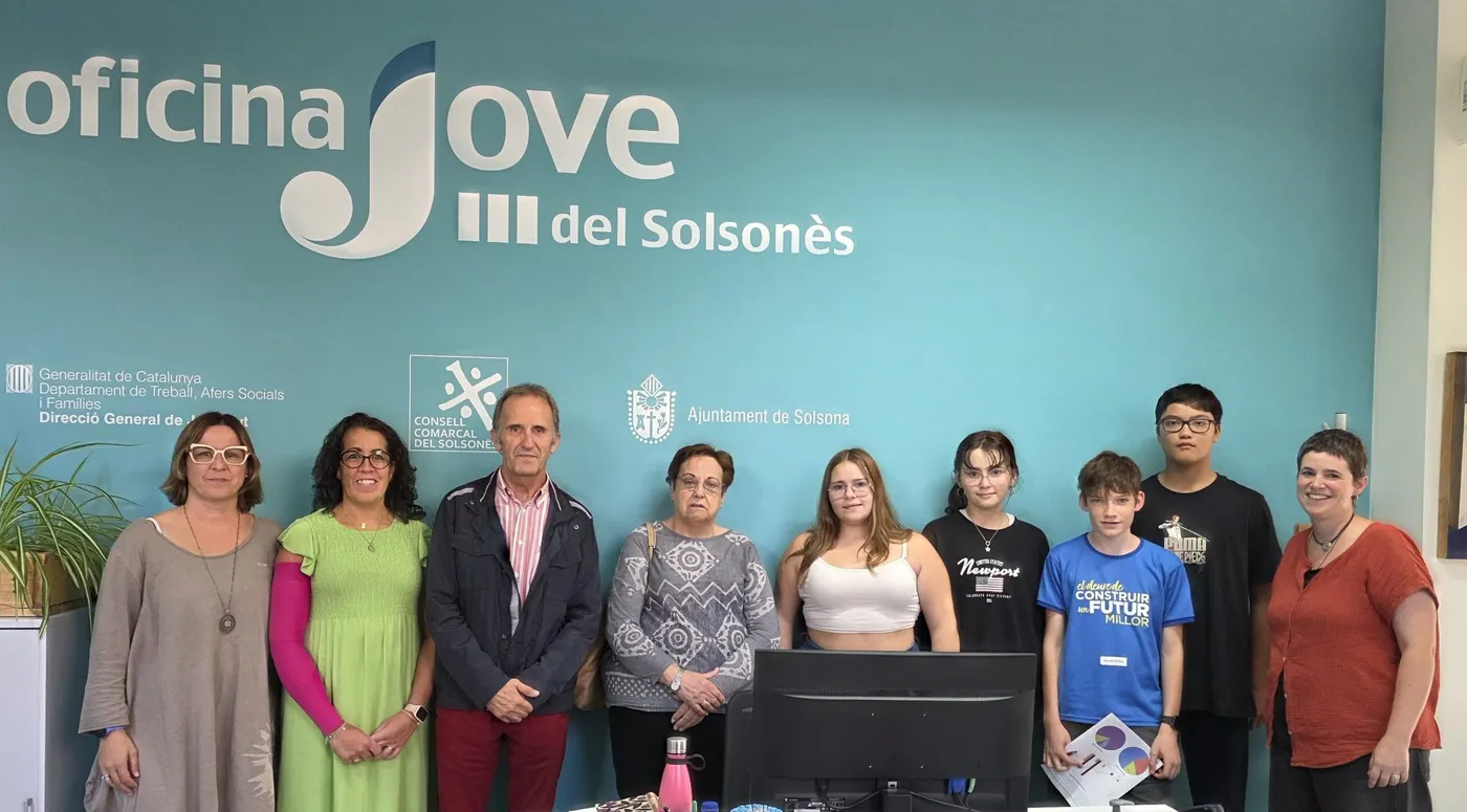El Consell d'Adolescents lliura a Fènix la recaptació del cinema a la fresca d'aquest estiu
