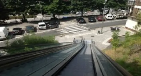 TRABAJOS DE MANTENIMIENTO EN LAS ESCALERAS MECÁNICAS DE ARTÍA