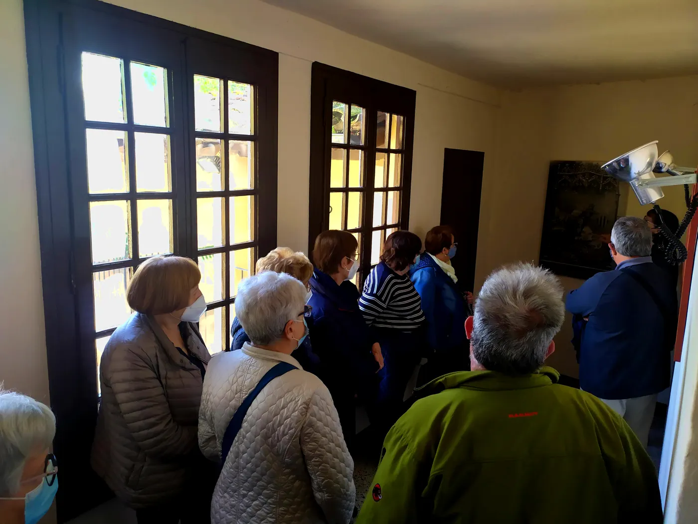 Alumnes de l'escola d'adults municipal visiten la Casa Museu de Prat de la Riba, a Castellterçol