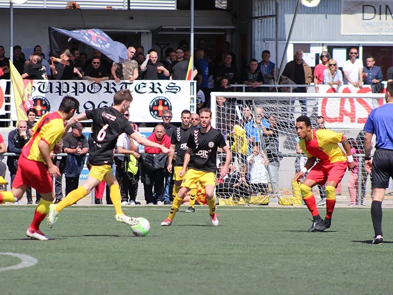 Bon partit i ambient de gala al municipal del 25 de Septiembre