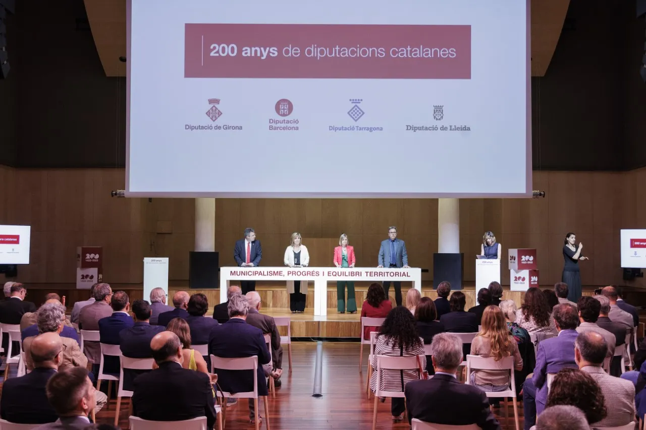 Les diputacions catalanes commemoren els 200 anys de la seva constitució amb la signatura d’un manifest