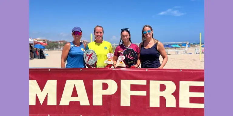 La platja de la Paella vibra amb el millor tennis platja