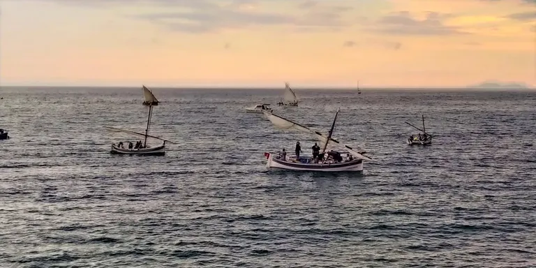 La Festa de l’Ormeig homenatja els pescadors de Cambrils i fa una demostració del ‘Bol a batre’
