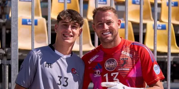 Duel inèdit entre porters torrencs en la World Winners Cup de futbol platja