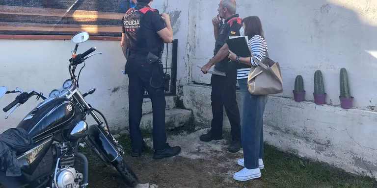 Desnonen una mare i el seu fill d’un habitatge de Gallecs