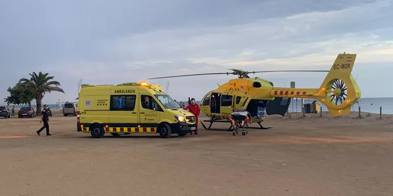 Trasllat en helicòpter des de la platja d'un veí de Pineda amb aturada càrdiorespiratòria