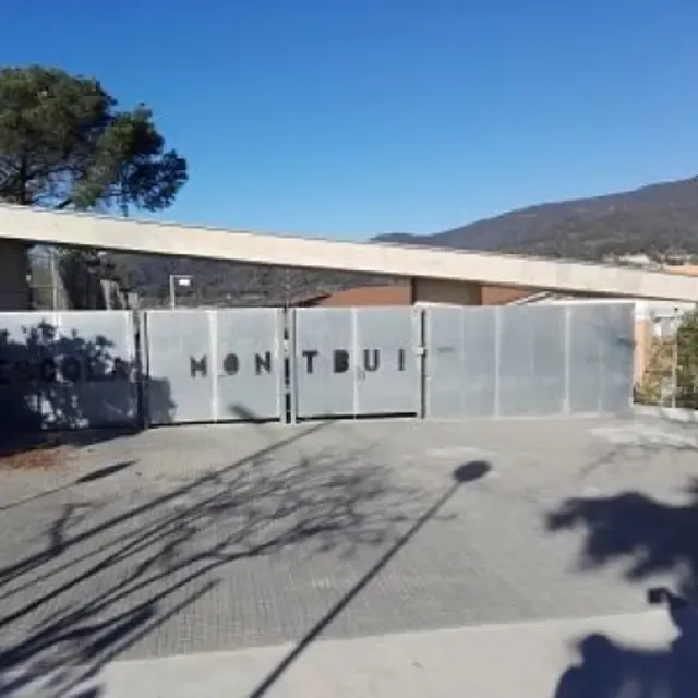 El Departament d'Educació reitera a l'AMPA de l'escola Montbui que la segona línia de P3 només es reobrirà si hi ha prou demanda