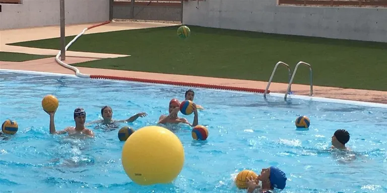 La piscina d’estiu del Fornàs es manté oberta fins l’11 de setembre