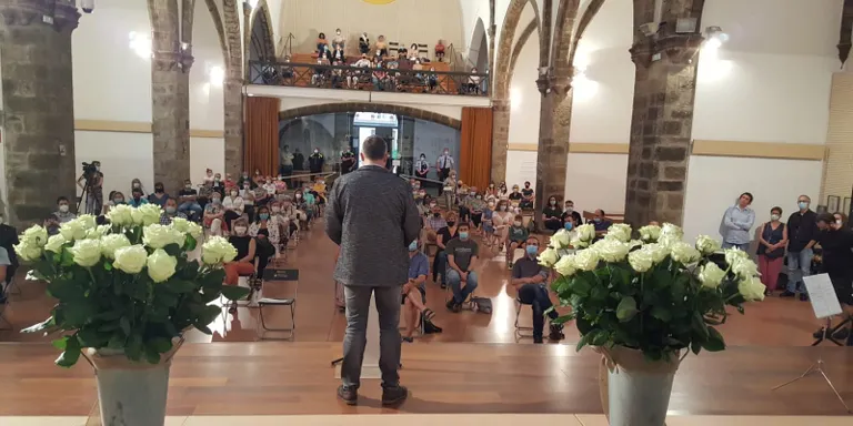 La Seu d’Urgell ret un emotiu homenatge als urgellencs i urgellenques morts durant la pandèmia