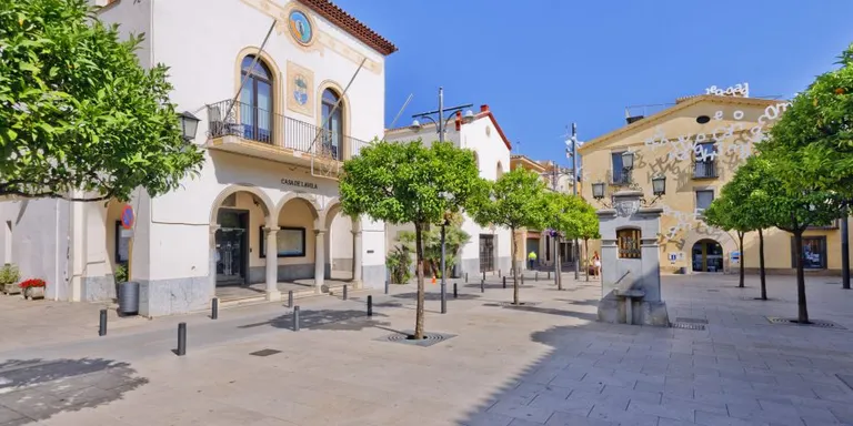 El govern municipal (PSC) proposa rebaixar el rebut de l'aigua als comerços i manté la congelació de la resta d'impostos i taxes per al 2018