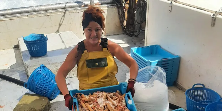 Iris Triola (pescadora): «Ens paguen el quilo de sardina a 1 i vosaltres la pagueu a 8»