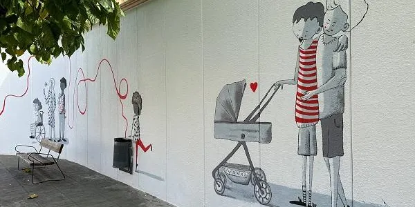 La plaça de l'Escorxador de Torredembarra estrena un mural per la tolerància: 'Totes i tots som únics'