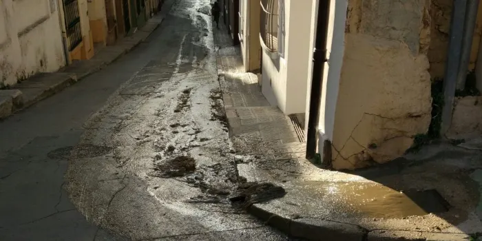 Nova rebentada de canonada al carrer Professor Castelló