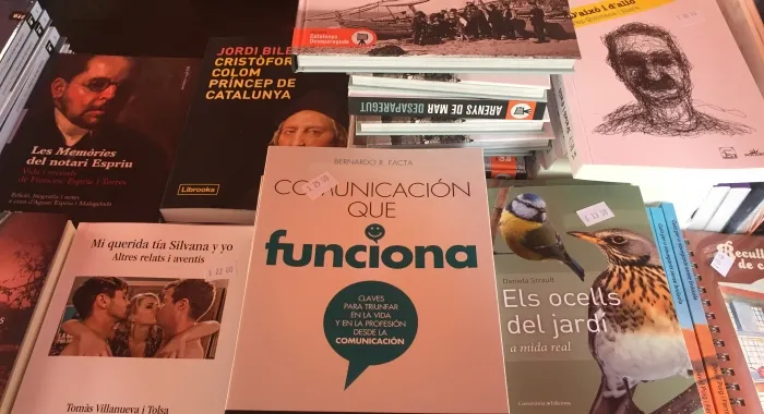 Els llibres d'arenyencs també són una opció per regalar aquest Sant Jordi
