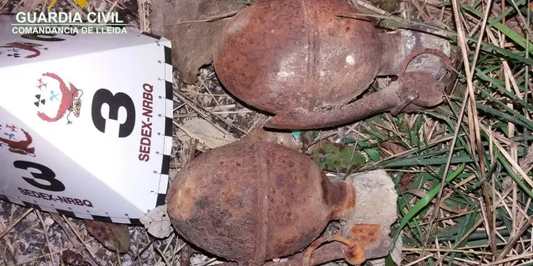 Troben dues granades de mà a dins d'una casa en runes a Abella de la Conca