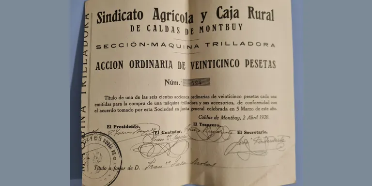 L’arxiu municipal mostra una acció per valor de 25 pessetes, emesa pel Sindicat Agrícola i Caixa Rural de Caldes el 1920