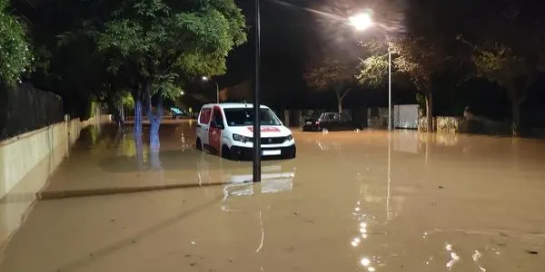 La pluja torna a negar els carrers de Baix a Mar d'Altafulla