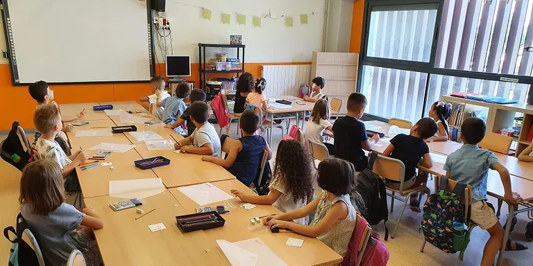 Comença el curs una setmana abans i ja sense mascareta