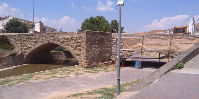Agramunt finalitza l'obertura de l'ull del pont romànic