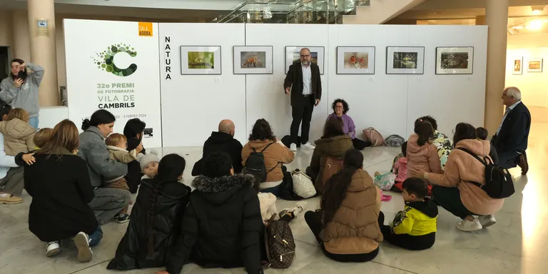 Els nens i nenes de P2 de la llar d’infants La Galereta visiten l’Ajuntament de Cambrils