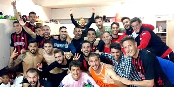 Una centrada de l’altafullenc Alberto Benito fa que el derbi es quedi al Municipal de Reus