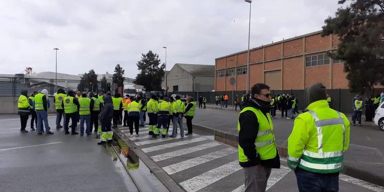 Estat i patronal del transport acorden una bonificació de 20 cèntims per litre de combustible i 450 MEUR d'ajuda directa