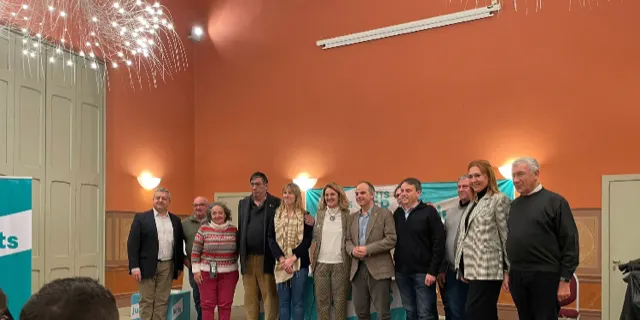 La Sala Noble de Can Rius s’omple en la presentació de Roser Xalabarder com a alcaldable per Junts