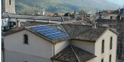 L'Ajuntament de Sant Llorenç ja s'abasteix de llum generada per plaques solars instal·lades a la teulada de l'edifici
