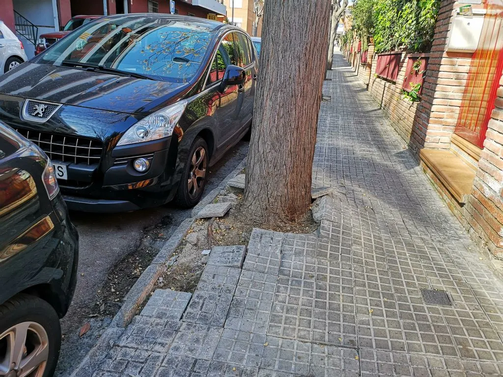Reparació de voreres al carrer Santa Magdalena