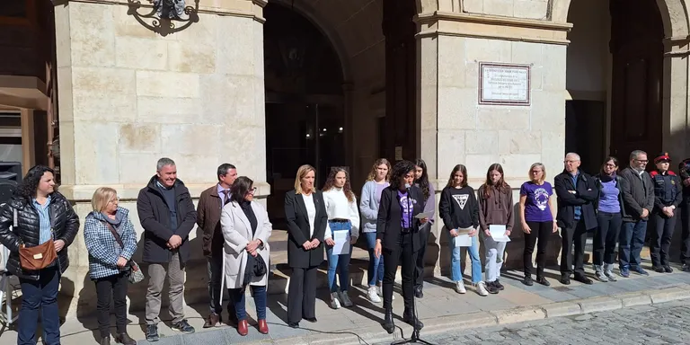 Estudiants de centres educatius de secundària llegeixen el manifest del 8-M