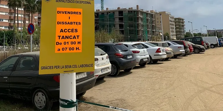 Tancament nocturn del passeig de la platja de Poble Nou els caps de setmana d'estiu