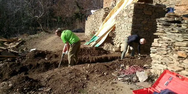 Reviure Solanell busca voluntaris per a la construcció de l'Alberg El Gall Negre