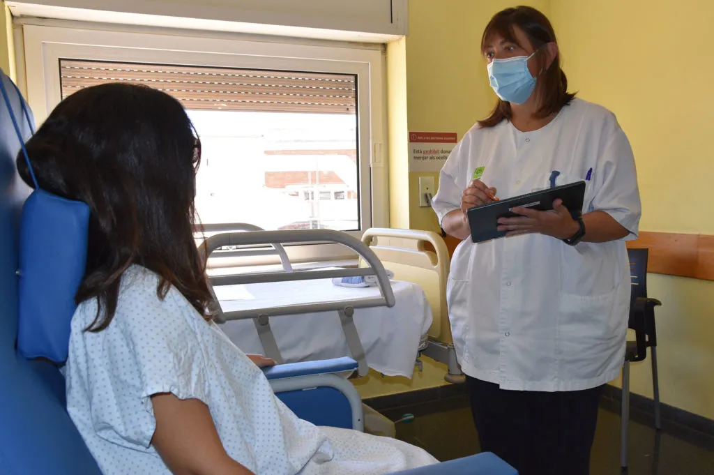 Pugen les llistes d'espera per a proves diagnòstiques i l'especialista però baixen en algunes operacions