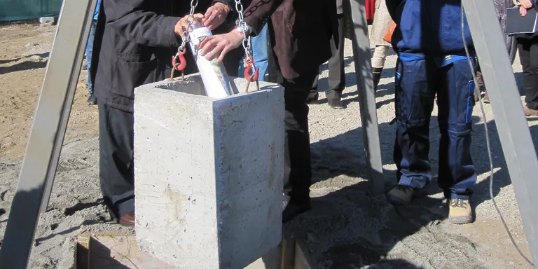 Col.locada la primera pedra de la nova promoció d'habitatges de protecció oficial a la Seu