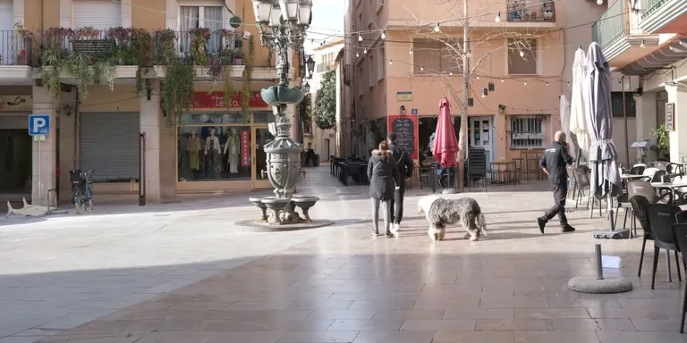 L’Ajuntament allibera l’espai que ocupava el punt de recàrrega de vehicles a la plaça de la Vila de Cambrils