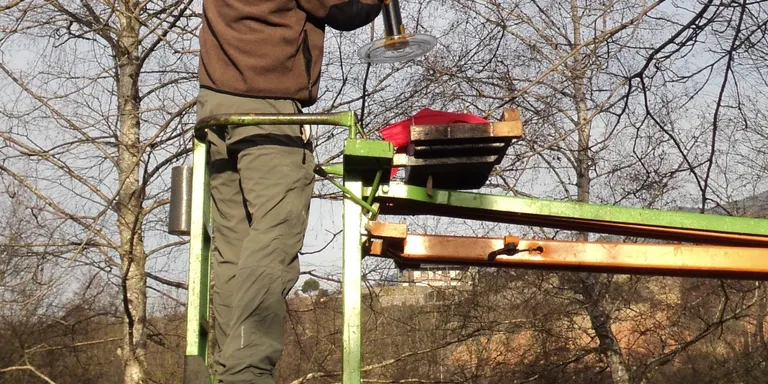 La Seu instal·la noves menjadores per a ocells i esquirols al Parc del Valira