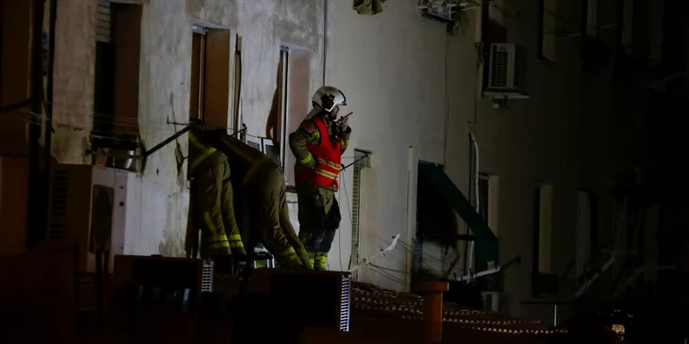 Troben tres cossos entre la runa de l'edifici esfondrat aquest dimarts a Badalona